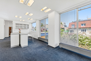 Pronájem kancelářských prostor 226 m², Praha 8 - Libeň