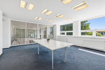 Pronájem kancelářských prostor 226 m², Praha 8 - Libeň