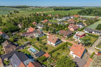 okolí - Prodej domu 180 m², Praha 5 - Sobín