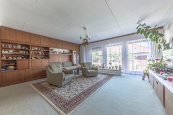 obývací pokoj - Prodej domu 180 m², Praha 5 - Sobín