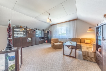 pokoj v patře - Prodej domu 180 m², Praha 5 - Sobín