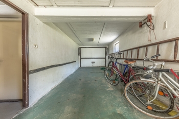 garáž pod domem - Prodej domu 180 m², Praha 5 - Sobín
