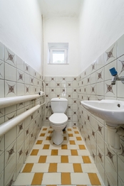 Samostané WC - Prodej domu 244 m², Kroměříž