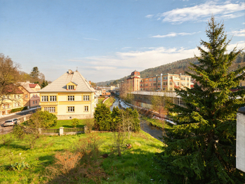 Prodej nájemního domu 1800 m², Kraslice