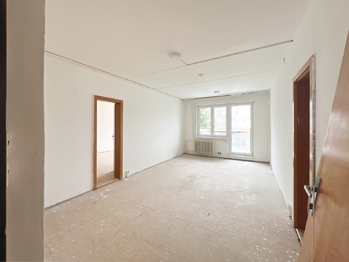 Prodej nájemního domu 1800 m², Kraslice