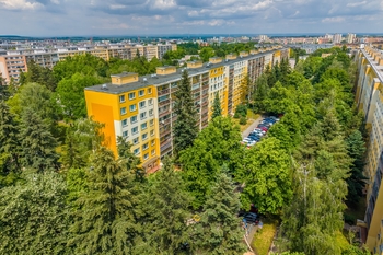 Dron - pohled na blok - sever - Prodej bytu 3+kk v osobním vlastnictví 52 m², Praha 9 - Střížkov