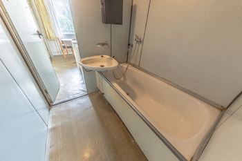 Koupelna - Prodej bytu 3+kk v osobním vlastnictví 52 m², Praha 9 - Střížkov