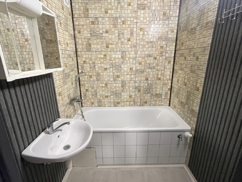Koupelna s vanou - Pronájem bytu 2+1 v osobním vlastnictví 52 m², Praha 9 - Letňany