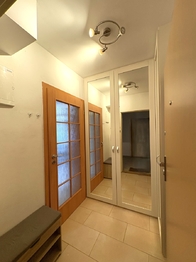 Předsíň - Pronájem bytu 2+kk v osobním vlastnictví 46 m², Praha 9 - Dolní Počernice