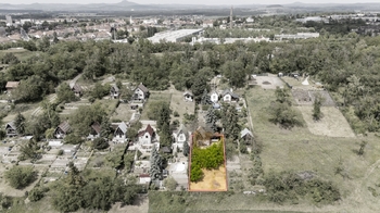 Pohled na chatu a zahradu - Prodej chaty / chalupy 25 m², Roudnice nad Labem
