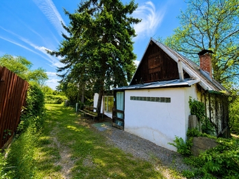 Pohled na vstup k chatě - Prodej chaty / chalupy 25 m², Roudnice nad Labem