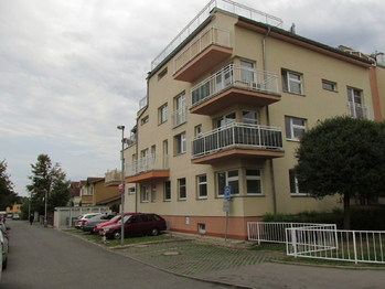 Pronájem garážového stání 15 m², Praha 6 - Suchdol