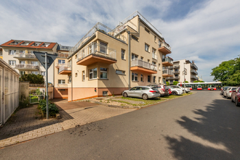 Pronájem garážového stání 18 m², Praha 6 - Suchdol