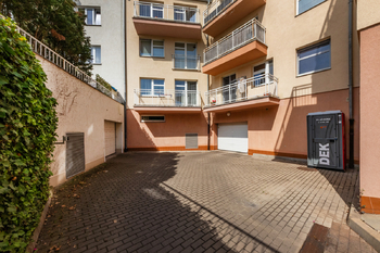 Pronájem garážového stání 18 m², Praha 6 - Suchdol