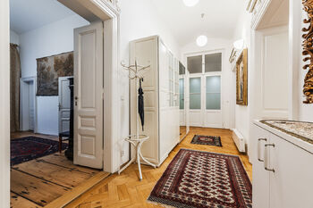 Pronájem bytu 4+1 v osobním vlastnictví 180 m², Praha 2 - Nové Město