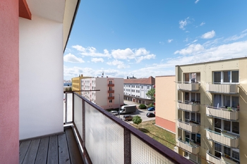 Výhled z balkonu (u kuchyně). - Pronájem bytu 2+kk v osobním vlastnictví 45 m², Jindřichův Hradec