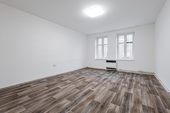 Ložnice/obývací prostor. - Pronájem bytu 1+1 v družstevním vlastnictví 48 m², Jindřichův Hradec