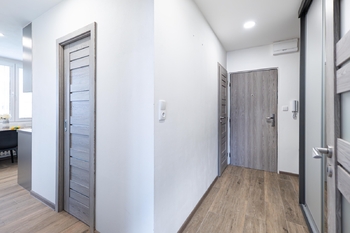 Chodba/předsíň. - Prodej bytu 3+1 v osobním vlastnictví 62 m², Jindřichův Hradec