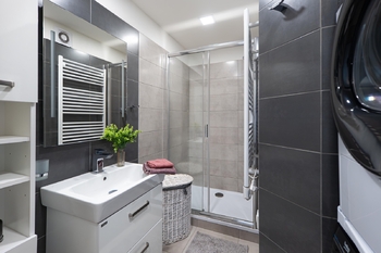 Koupelna. - Prodej bytu 3+1 v osobním vlastnictví 62 m², Jindřichův Hradec