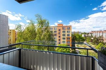 Balkon. - Prodej bytu 3+1 v osobním vlastnictví 62 m², Jindřichův Hradec