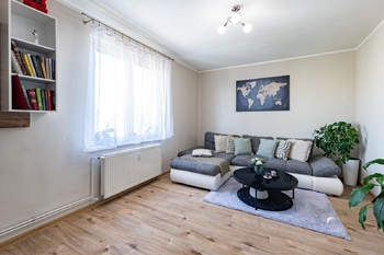 Obývací pokoj. - Prodej bytu 3+1 v osobním vlastnictví 62 m², Jindřichův Hradec