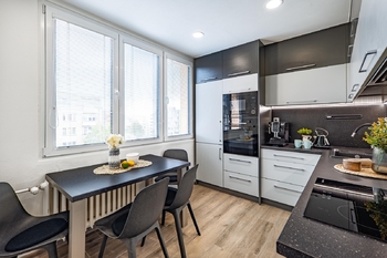 Kuchyně. - Prodej bytu 3+1 v osobním vlastnictví 62 m², Jindřichův Hradec