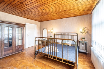 Ložnice v patře. - Prodej domu 116 m², Praha 4 - Modřany