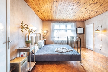 Ložnice v patře. - Prodej domu 116 m², Praha 4 - Modřany