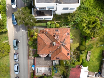 Pohld na dům z ptačí perspektivy. - Prodej domu 116 m², Praha 4 - Modřany