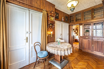 Hala v přízemi. - Prodej domu 116 m², Praha 4 - Modřany