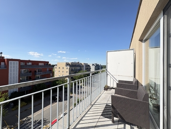 Terasa - Prodej bytu 2+kk v osobním vlastnictví 59 m², Hostivice