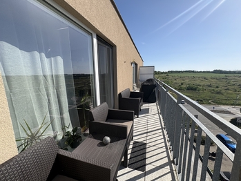 Terasa - Prodej bytu 2+kk v osobním vlastnictví 59 m², Hostivice