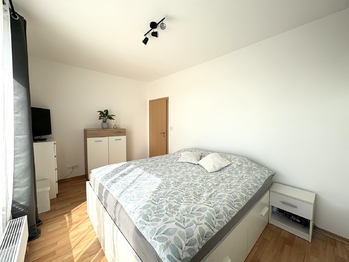 2. pokoj - Prodej bytu 2+kk v osobním vlastnictví 59 m², Hostivice