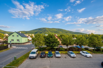 výhled z okna 2. pokoje - Prodej bytu 3+1 v družstevním vlastnictví 70 m², Osek