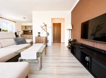 obývací pokoj - Prodej bytu 3+1 v osobním vlastnictví 76 m², Úštěk