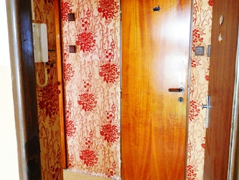 Pohled k wc a koupelně. - Prodej bytu 2+1 v osobním vlastnictví 68 m², Aš