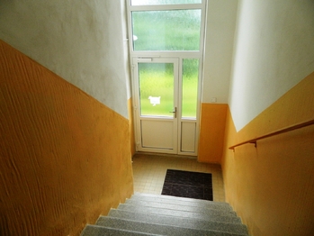 Zadní vchod. - Prodej bytu 2+1 v osobním vlastnictví 68 m², Aš