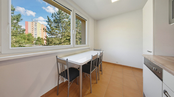 Jídelna s kuchyní - Prodej bytu 3+1 v osobním vlastnictví 70 m², Česká Lípa