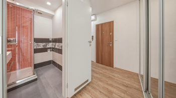 Chodba s úložným prostorem - Prodej bytu 3+1 v osobním vlastnictví 70 m², Česká Lípa