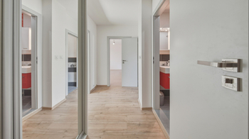Chodba s úložným prostorem - Prodej bytu 3+1 v osobním vlastnictví 70 m², Česká Lípa