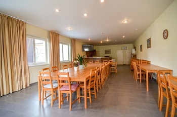 Společenská místnost - Prodej bytu 1+kk v osobním vlastnictví 34 m², Brod nad Dyjí