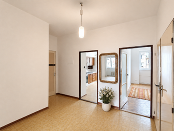 hala opohled ke kuchyni - Prodej bytu 3+1 v osobním vlastnictví 90 m², Praha 6 - Dejvice
