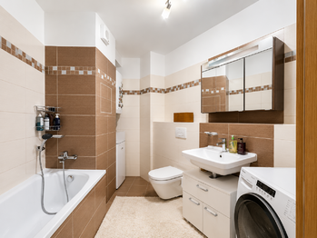Prodej bytu 1+kk v osobním vlastnictví 36 m², Praha 8 - Libeň