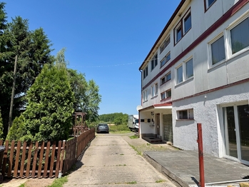 Zeleň v okolí - Prodej bytu 3+1 v osobním vlastnictví 76 m², Vitice