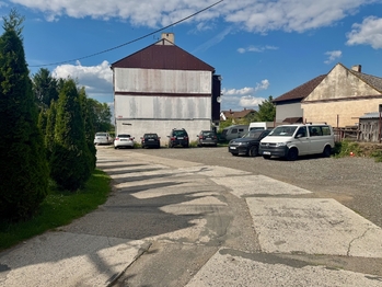 Bezproblémové parkování - Prodej bytu 3+1 v osobním vlastnictví 76 m², Vitice