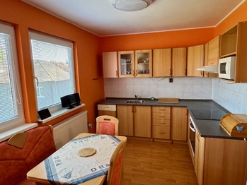 Světlý byt - Prodej bytu 3+1 v osobním vlastnictví 76 m², Vitice