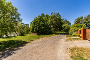 Prodej pozemku 3600 m², Praha 4 - Újezd u Průhonic