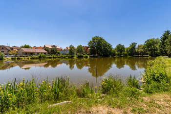 Prodej pozemku 3600 m², Praha 4 - Újezd u Průhonic