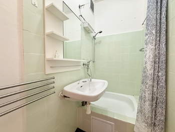 koupelna 1 - Pronájem bytu 1+kk v osobním vlastnictví 28 m², Praha 4 - Braník
