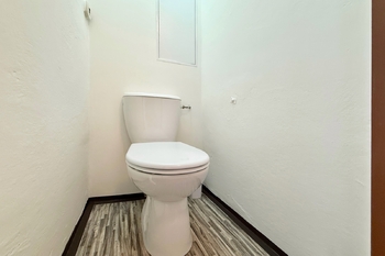 toaleta - Pronájem bytu 1+kk v osobním vlastnictví 28 m², Praha 4 - Braník
